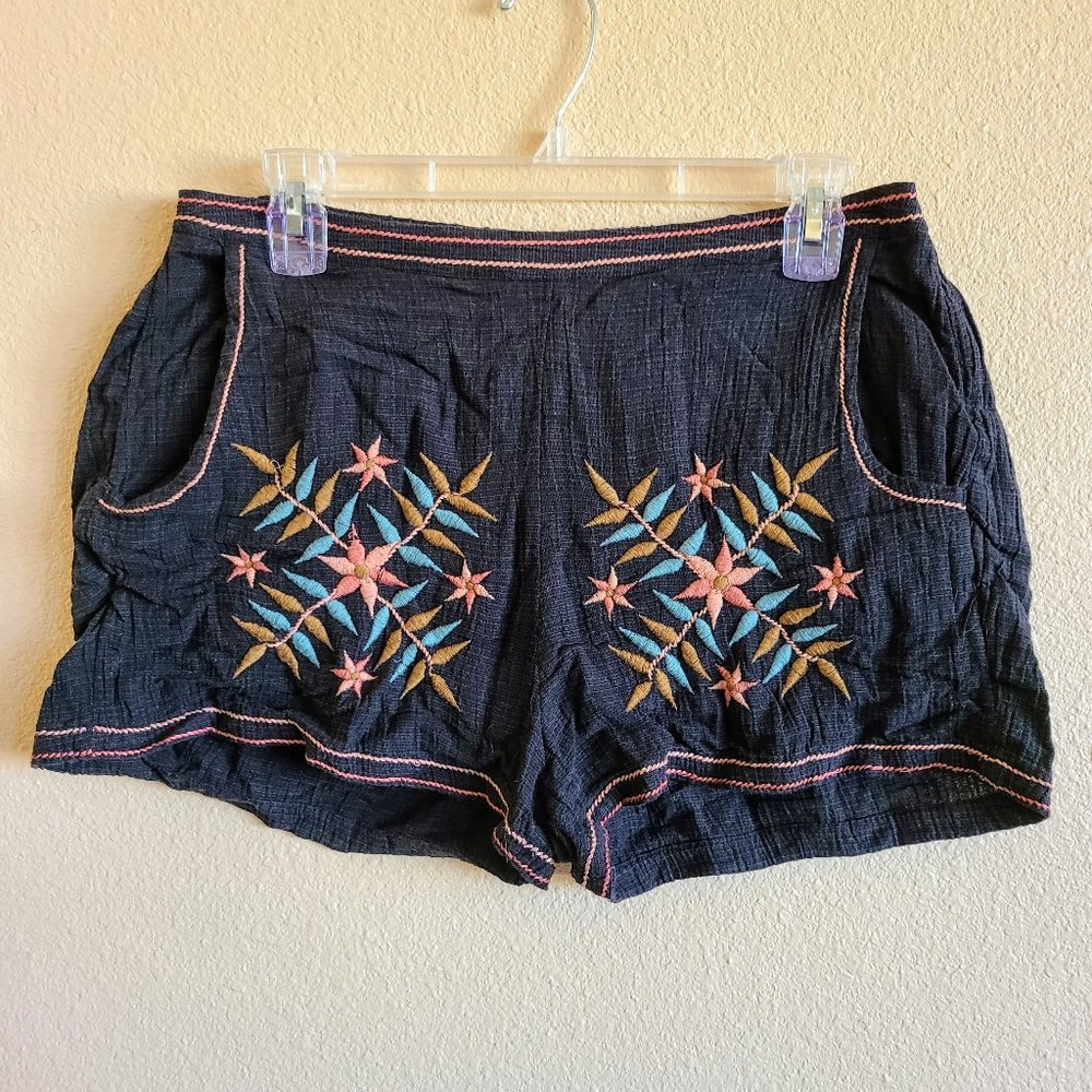American Eagle Black and Orange Blue Embroidered Juniors M Flowered Shorts